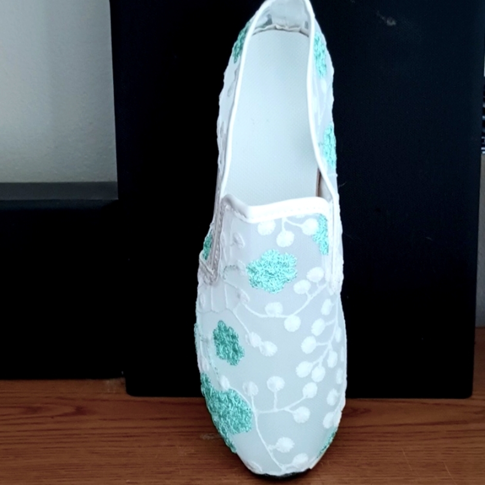 Shoes - Picture 3 of 3
